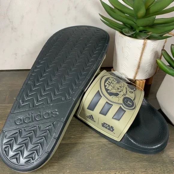 adidas x Star Wars Mandalorian Baby Yoda Adilette - Picture 7 of 8